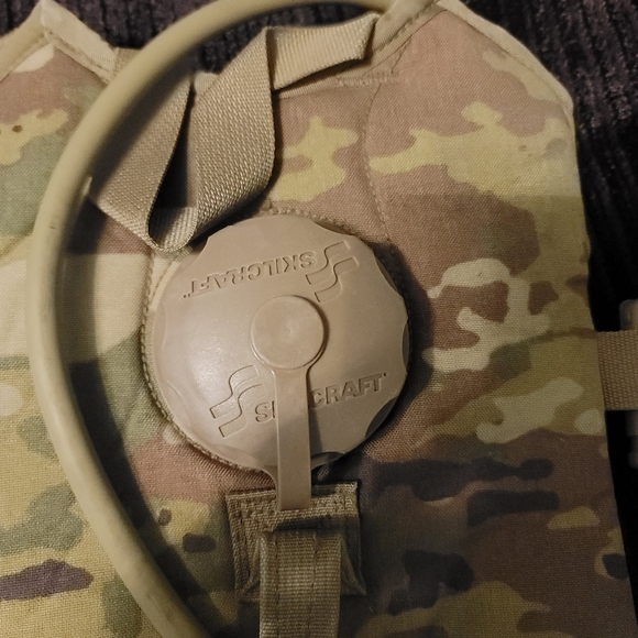 Authentic U.S. Army Molle II Hydration Carrier System - Picture 2 of 5